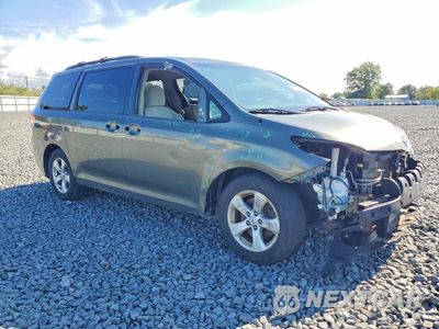 Czwarte zdjęcie samochodu z boku: 2011 TOYOTA SIENNA LE VIN:5TDKK3DCXBS052695 - miniatura
