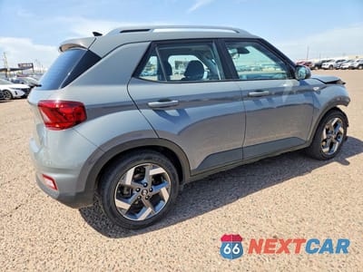 Trzecie zdjęcie samochodu z tyłu: 2021 HYUNDAI VENUE SEL VIN:KMHRC8A35MU114009 - miniatura