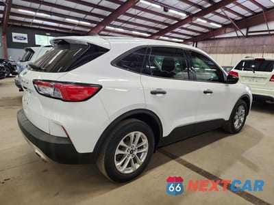 Trzecie zdjęcie samochodu z tyłu: 2021 FORD ESCAPE S VIN:1FMCU0F65MUA26021 - miniatura