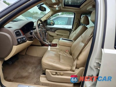 Zdjęcie 7 z 13 samochodu: 2011 CHEVROLET SUBURBAN K1500 LTZ VIN:1GNSKKE34BR366132 - miniatura