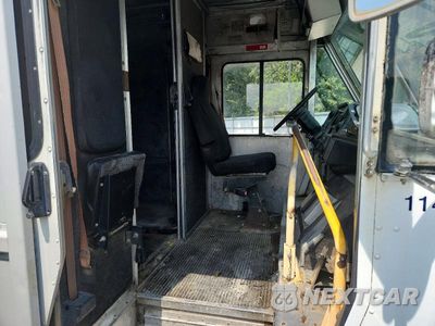 Zdjęcie 7 z 13 samochodu: 2000 FREIGHTLINER MT45 CHASSIS DELIVERY TRUCK VIN:4UZA4FA44YCF32521 - miniatura