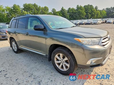 Czwarte zdjęcie samochodu z boku: 2012 TOYOTA HIGHLANDER BASE VIN:5TDBK3EHXCS116200 - miniatura