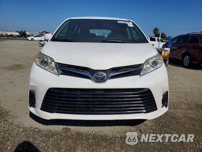 Piąte zdjęcie samochodu w środku: 2018 TOYOTA SIENNA LE VIN:5TDKZ3DC4JS933810 - miniatura