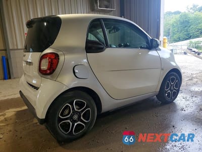 Trzecie zdjęcie samochodu z tyłu: 2018 SMART FORTWO VIN:WMEFJ9BA5JK283701 - miniatura