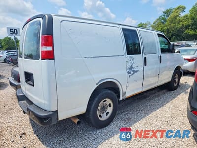 Trzecie zdjęcie samochodu z tyłu: 2020 CHEVROLET EXPRESS G2500 VIN:1GCWGAFG9L1212474 - miniatura