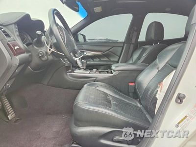 Zdjęcie 7 z 12 samochodu: 2018 INFINITI Q70 5.6 LUXE VIN:JN1AY1AR3JM120002 - miniatura