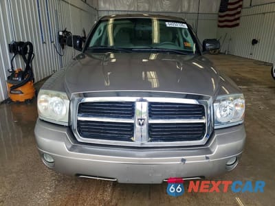 Piąte zdjęcie samochodu w środku: 2006 DODGE DAKOTA QUAD SLT VIN:1D7HW48NX6S716058 - miniatura