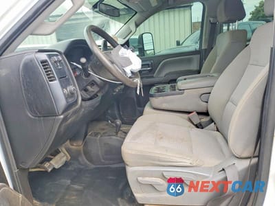 Zdjęcie 7 z 13 samochodu: 2018 CHEVROLET SILVERADO K3500 VIN:1GB4KYCY0JF279707 - miniatura