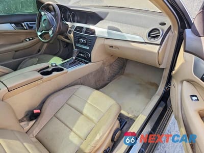 Zdjęcie 8 z 12 samochodu: 2012 MERCEDES-BENZ C 350 VIN:WDDGJ5HB5CF936542 - miniatura