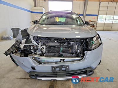 Piąte zdjęcie samochodu w środku: 2025 NISSAN PATHFINDER PLATINUM VIN:5N1DR3DK2SC248283 - miniatura