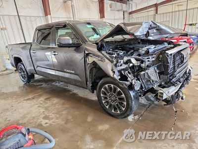 Czwarte zdjęcie samochodu z boku: 2025 TOYOTA TUNDRA CREWMAX LIMITED VIN:5TFJA5ECXSX040985 - miniatura