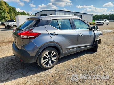 Trzecie zdjęcie samochodu z tyłu: 2019 NISSAN KICKS SV VIN:3N1CP5CU2KL541046 - miniatura