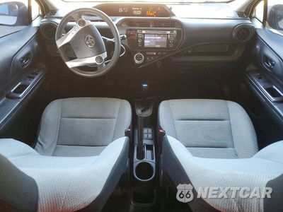 Zdjęcie 8 z 12 samochodu: 2015 TOYOTA PRIUS C ONE VIN:JTDKDTB32F1110427 - miniatura