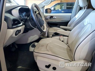 Zdjęcie 7 z 14 samochodu: 2018 CHRYSLER PACIFICA HYBRID LIMITED VIN:2C4RC1N73JR105245 - miniatura
