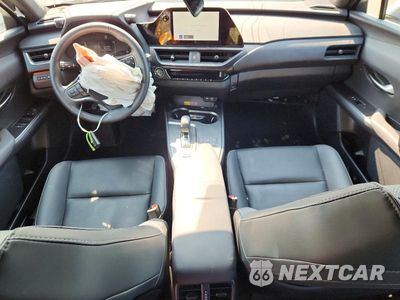 Zdjęcie 8 z 14 samochodu: 2025 LEXUS UX 300H PREMIUM VIN:JTHUCJDH3S2010879 - miniatura