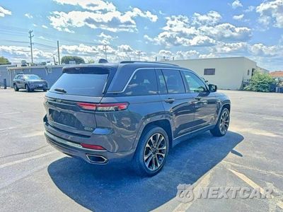 Czwarte zdjęcie samochodu z boku: 2022 JEEP GRAND CHEROKEE OVERLAND VIN:1C4RJHDG6N8621729 - miniatura