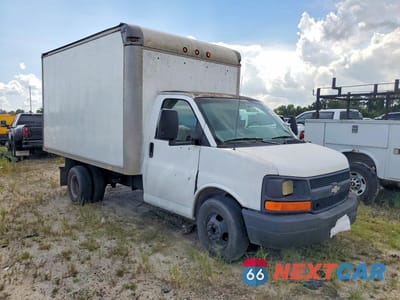Czwarte zdjęcie samochodu z boku: 2003 CHEVROLET EXPRESS BOX TRUCK VIN:1GBHG31U631171923 - miniatura