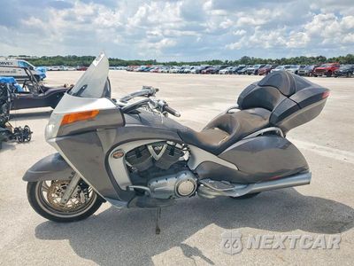 Trzecie zdjęcie samochodu z tyłu: 2008 VICTORY MOTORCYCLES VISION DELUXE VIN:5VPSD36D183004045 - miniatura