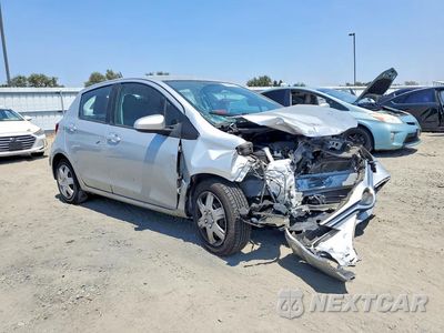 Czwarte zdjęcie samochodu z boku: 2015 TOYOTA YARIS 5-DOOR L VIN:VNKKTUD3XFA031763 - miniatura