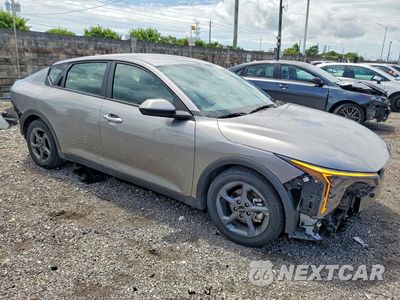 Czwarte zdjęcie samochodu z boku: 2026 KIA K4 LXS VIN:3KPFT4DE9TE254039 - miniatura