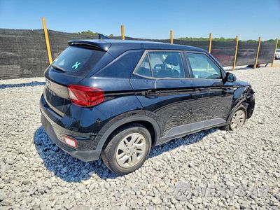Trzecie zdjęcie samochodu z tyłu: 2022 HYUNDAI VENUE SE VIN:KMHRB8A31NU176172 - miniatura