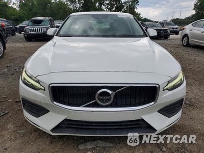 Piąte zdjęcie samochodu w środku: 2019 VOLVO S60 T5 MOMENTUM VIN:7JR102FK4KG007618 - miniatura