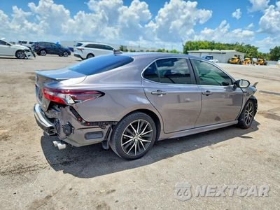 Trzecie zdjęcie samochodu z tyłu: 2024 TOYOTA CAMRY SE VIN:4T1G11AK8RU237158 - miniatura