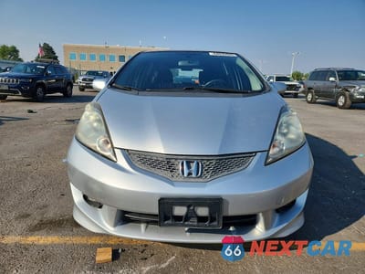 Piąte zdjęcie samochodu w środku: 2011 HONDA FIT SPORT VIN:JHMGE8H68BC006636 - miniatura