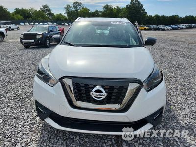 Piąte zdjęcie samochodu w środku: 2019 NISSAN KICKS SR VIN:3N1CP5CU0KL524410 - miniatura