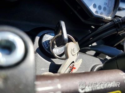 Zdjęcie 8 z 9 samochodu: 2012 YAMAHA FZ8 N VIN:JYARN27E8CA002420 - miniatura