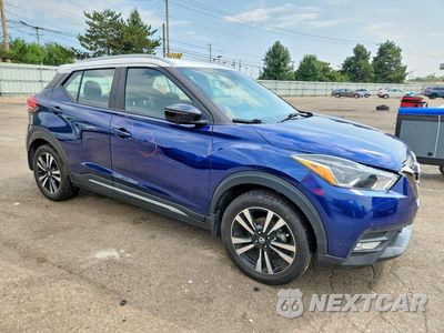Czwarte zdjęcie samochodu z boku: 2020 NISSAN KICKS SR VIN:3N1CP5DV2LL530380 - miniatura