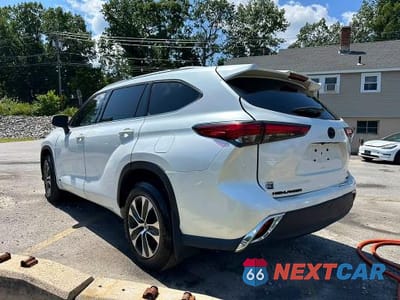 Drugie zdjęcie samochodu z przodu: 2022 TOYOTA HIGHLANDER HYBRID XLE VIN:5TDHBRCH2NS538576 - miniatura