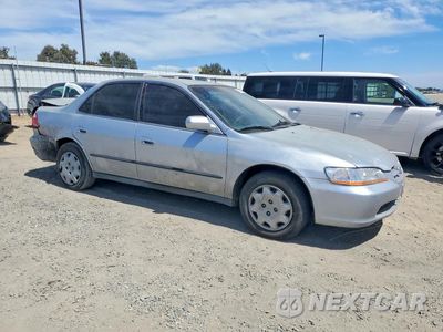 Czwarte zdjęcie samochodu z boku: 1998 HONDA ACCORD LX VIN:1HGCG5646WA188141 - miniatura