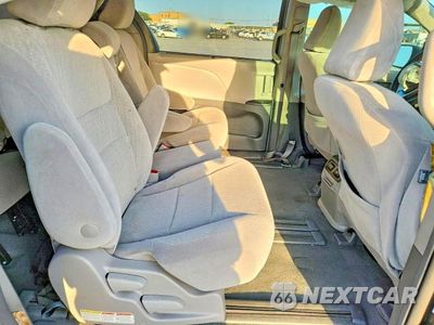Zdjęcie 11 z 13 samochodu: 2019 TOYOTA SIENNA LE VIN:5TDKZ3DC5KS008471 - miniatura