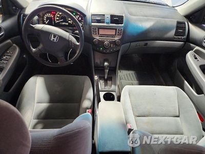 Zdjęcie 8 z 12 samochodu: 2006 HONDA ACCORD VALUE VIN:1HGCM56156A121643 - miniatura
