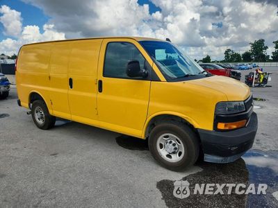 Czwarte zdjęcie samochodu z boku: 2021 CHEVROLET EXPRESS 2500 CARGO DELIVERY VAN VIN:1GCWGAFP2M1167427 - miniatura