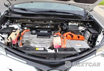 Zdjęcie 7 z 10 samochodu: 2017 TOYOTA RAV4 HYBRID XLE VIN:JTMRJREV3HD104354 - miniatura