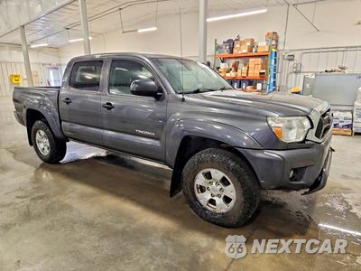 Czwarte zdjęcie samochodu z boku: 2014 TOYOTA TACOMA V6 VIN:3TMLU4EN6EM143181 - miniatura