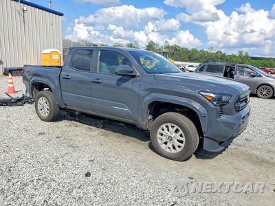 Czwarte zdjęcie samochodu z boku: 2024 TOYOTA TACOMA SR5 VIN:3TYLB5JN3RT037895 - miniatura