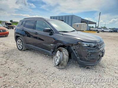 Czwarte zdjęcie samochodu z boku: 2025 JEEP COMPASS LATITUDE VIN:3C4NJDBN9ST550158 - miniatura