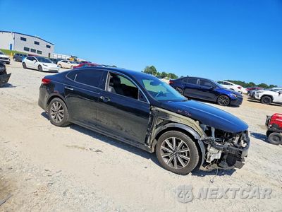 Czwarte zdjęcie samochodu z boku: 2019 KIA OPTIMA EX VIN:5XXGU4L1XKG322855 - miniatura