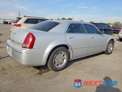 Trzecie zdjęcie samochodu z tyłu: 2005 CHRYSLER 300 TOURING VIN:2C3JA53G75H642097 - miniatura