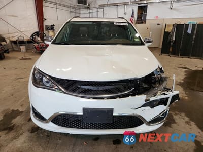 Piąte zdjęcie samochodu w środku: 2017 CHRYSLER PACIFICA LIMITED VIN:2C4RC1GG2HR528941 - miniatura