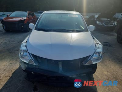 Piąte zdjęcie samochodu w środku: 2011 NISSAN VERSA 1.8 S VIN:3N1BC1CP3BL364386 - miniatura