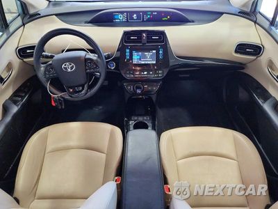 Zdjęcie 8 z 12 samochodu: 2019 TOYOTA PRIUS XLE AWD-E VIN:JTDL9RFU3K3006152 - miniatura