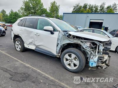 Czwarte zdjęcie samochodu z boku: 2021 TOYOTA RAV4 XLE VIN:2T3RWRFV3MW113648 - miniatura