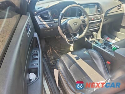 Zdjęcie 8 z 12 samochodu: 2018 HYUNDAI SONATA LIMITED 2.0T VIN:5NPE34AB2JH682324 - miniatura