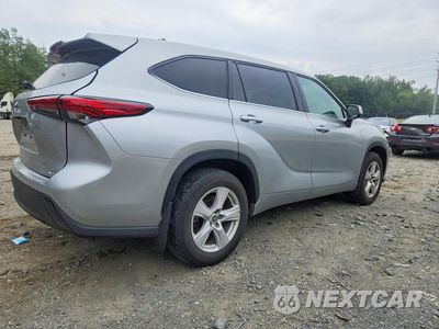 Trzecie zdjęcie samochodu z tyłu: 2022 TOYOTA HIGHLANDER LE VIN:5TDBZRBH8NS583783 - miniatura