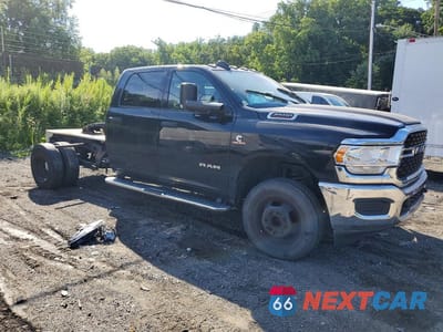 Czwarte zdjęcie samochodu z boku: 2022 RAM 3500 TRADESMAN VIN:3C63RRGL3NG337621 - miniatura