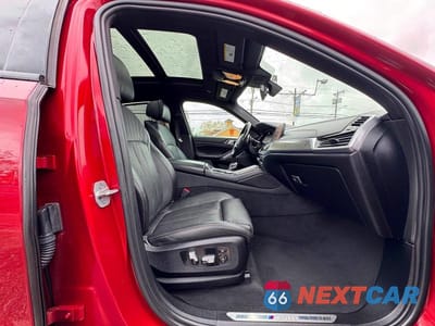 Piąte zdjęcie samochodu w środku: 2021 BMW X6 M50I VIN:5UXCY8C09M9E51267 - miniatura
